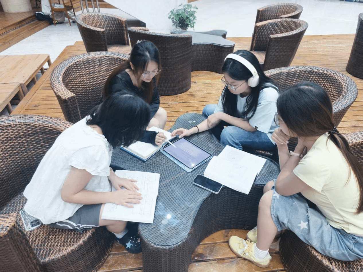 再创佳绩！公司代表队在第2026年全国高校商业精英挑战赛会计与商业管理案例赛道全国总决赛荣获8项国奖