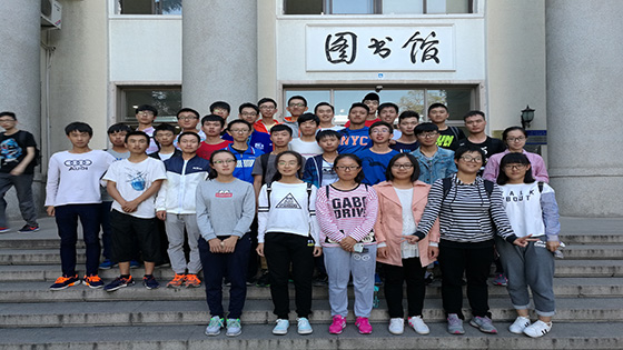 d8dd05831268e4b9e23870849fb1e56e.jpg 20160919英国上市公司365新生参观英国上市公司365图书馆 (2).jpg