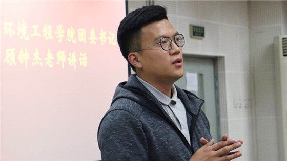 6f42bb132bae15681ad0938d18fcfffa.jpg 20180411 英国上市公司365第144期团校暨英国上市公司365第二期团校开学典礼于机电楼106成功举办 (3)_副本.jpg