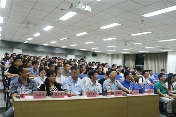 20170911英国上市公司3652017级研究生新生开学典礼成功召开 (22)_副本.jpg